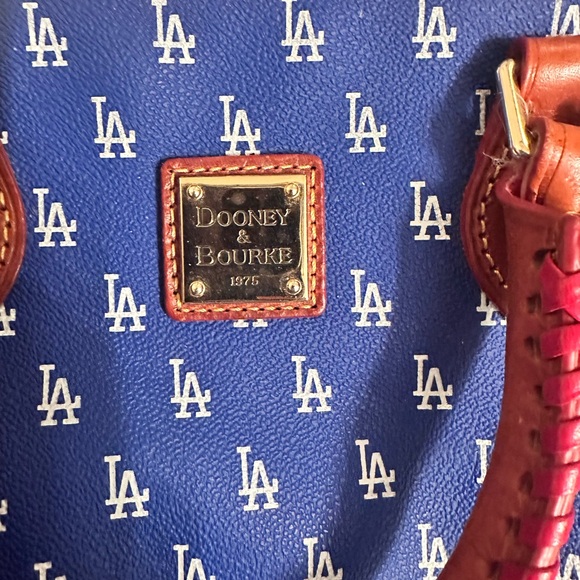 Dooney and Burke handbag with crossbody strap. Matching wallet . Leather. - Picture 2 of 10